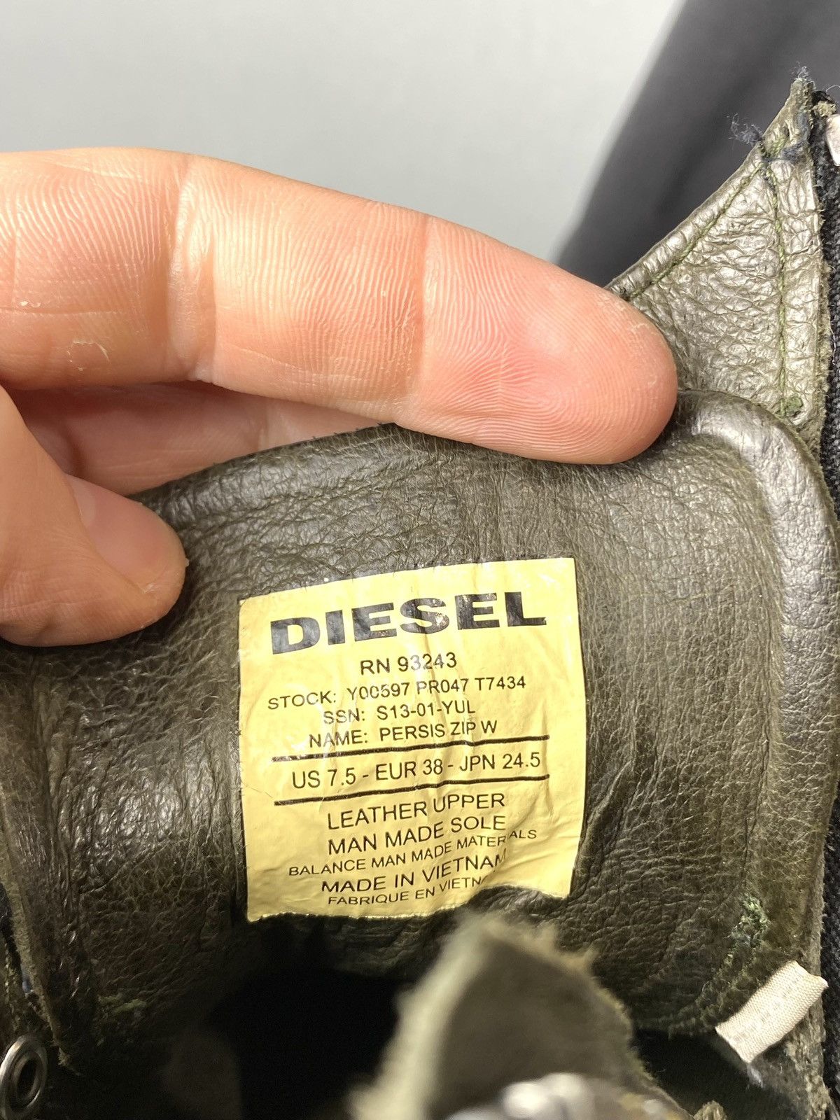 Diesel Vintage Diesel High Top Design Suede Sneakers Size US 7.5 / IT 37.5 - 15 Thumbnail