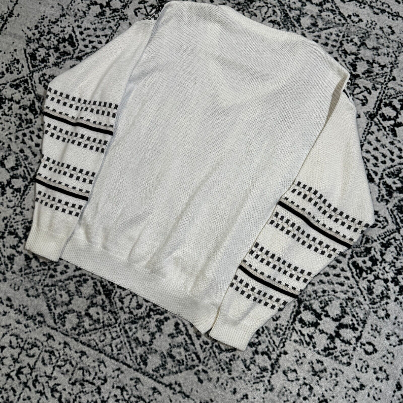 Vintage Vintage Unisex White Gray Black Cotton Sweater Size L 3D Size US L / EU 52-54 / 3 - 12 Thumbnail