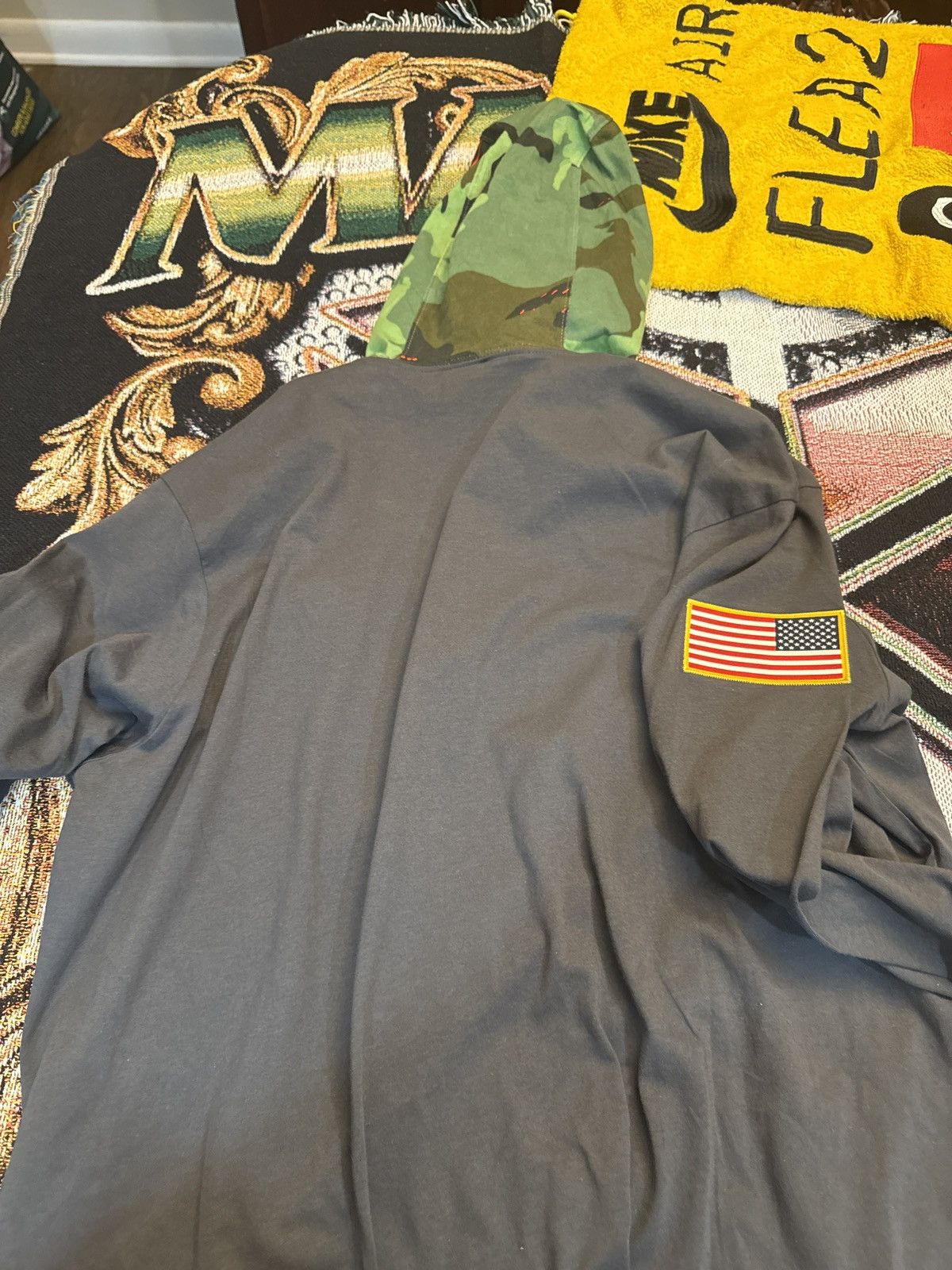Nike NIKE UGA thin hooded shirt *NEW* Size US L / EU 52-54 / 3 - 4 Thumbnail