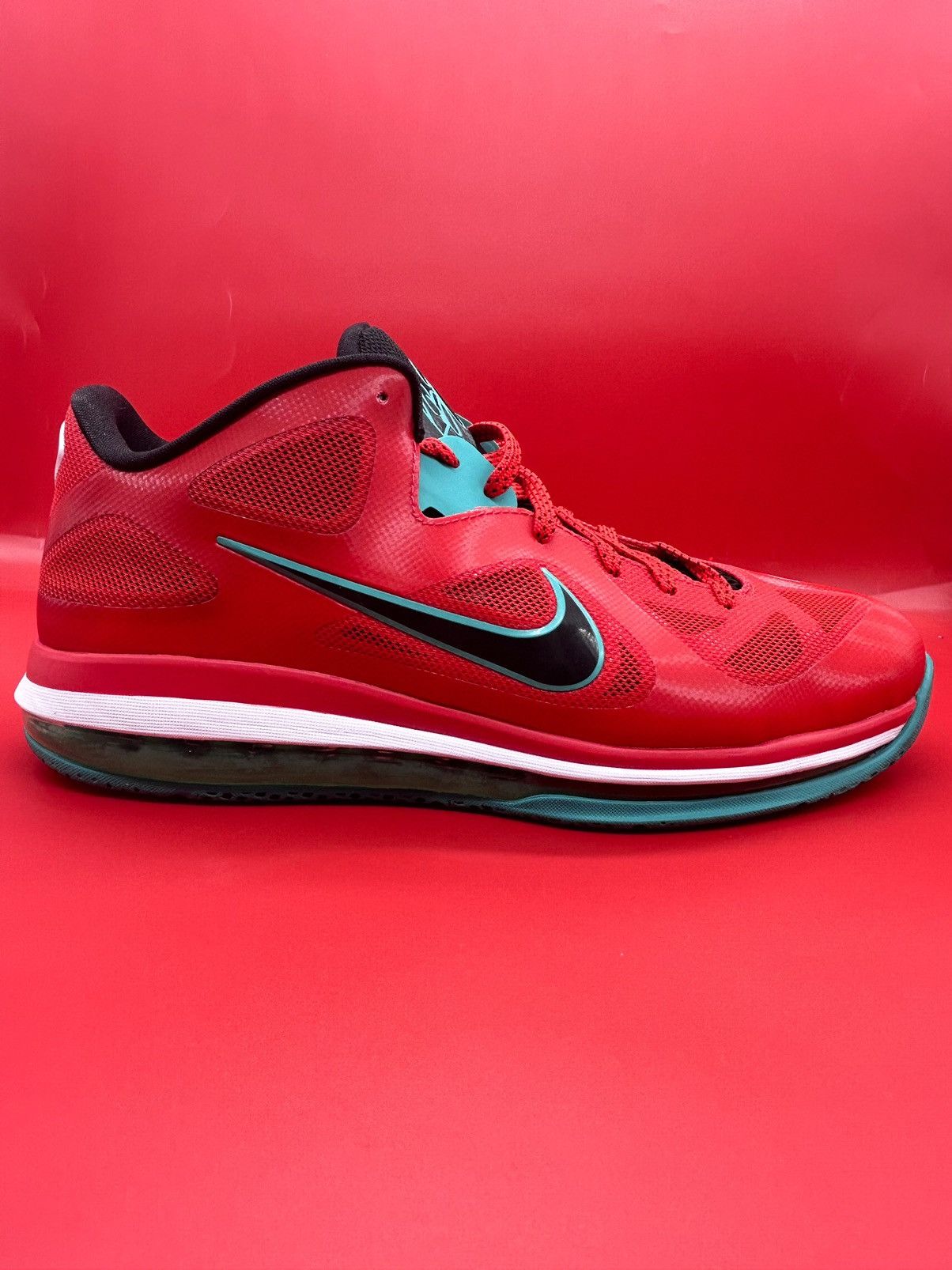 Nike Size 14- Nike LeBron 9 Low “Liverpool” 2012 Size US 14 / EU 47 - 2 Thumbnail