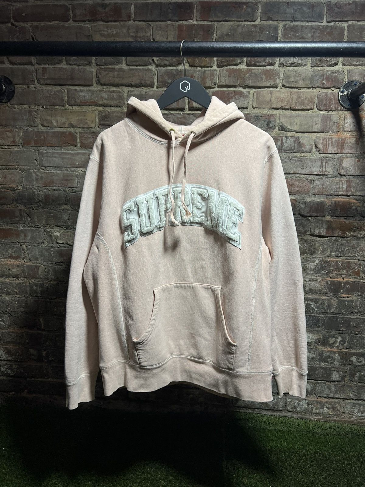 Supreme Supreme Pink Arc Logo Hoodie Size US M / EU 48-50 / 2 - 1 Thumbnail