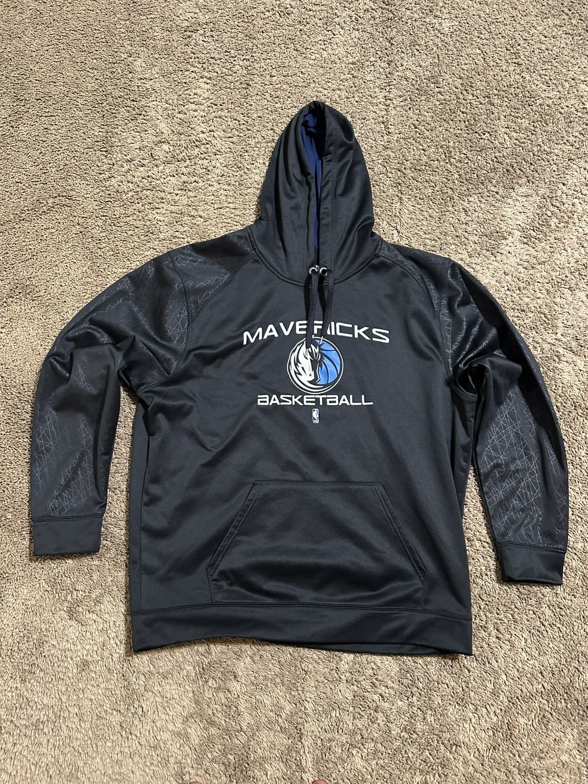 NBA Vintage NBA Dallas Mavericks hoodie 00s size 2XL Size US XXL / EU 58 / 5 - 1 Thumbnail
