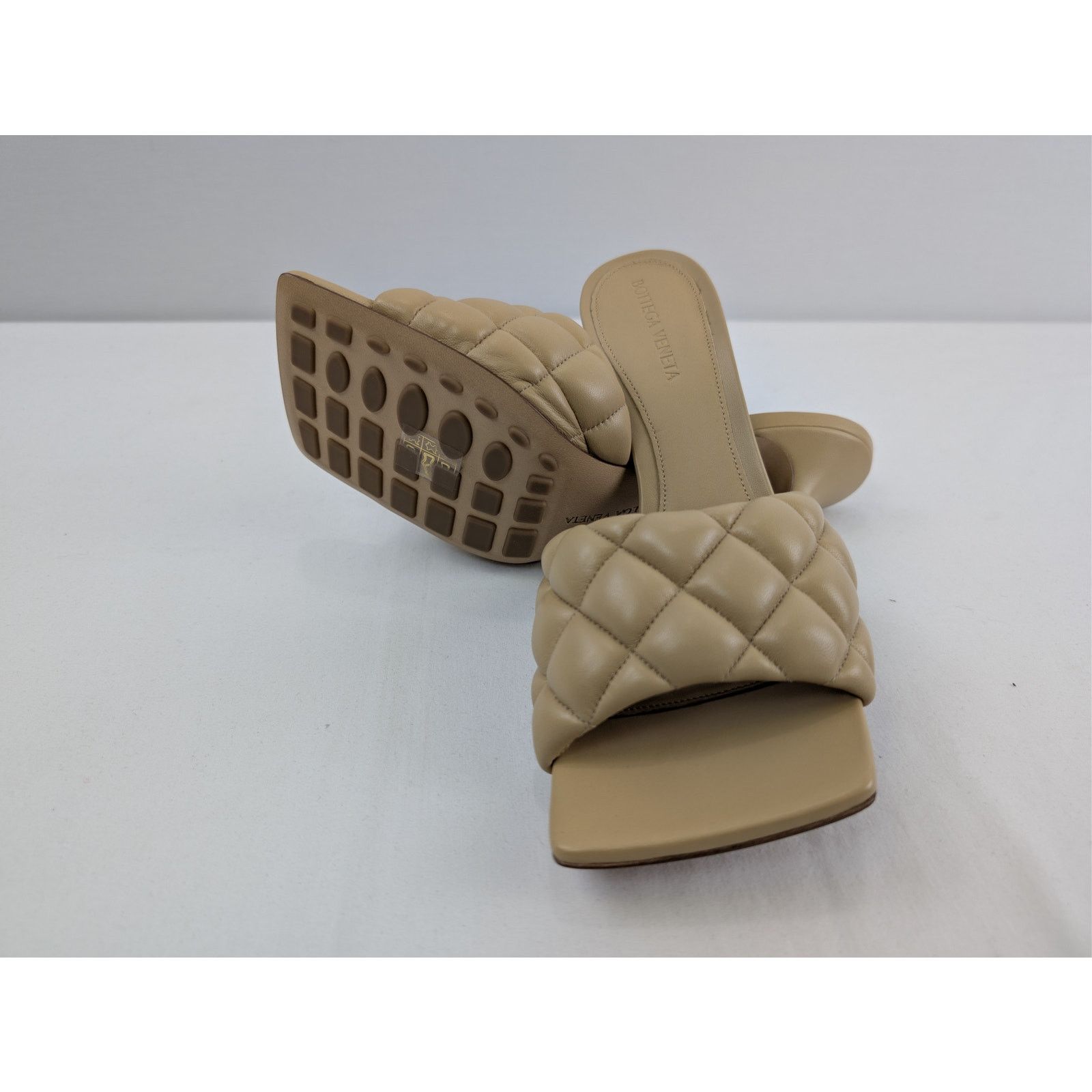 Bottega Veneta o1rshd1 Nappa Matelasse Padded Sandal in Cane Sugar Size US 10.5 / IT 40.5 - 12 Thumbnail
