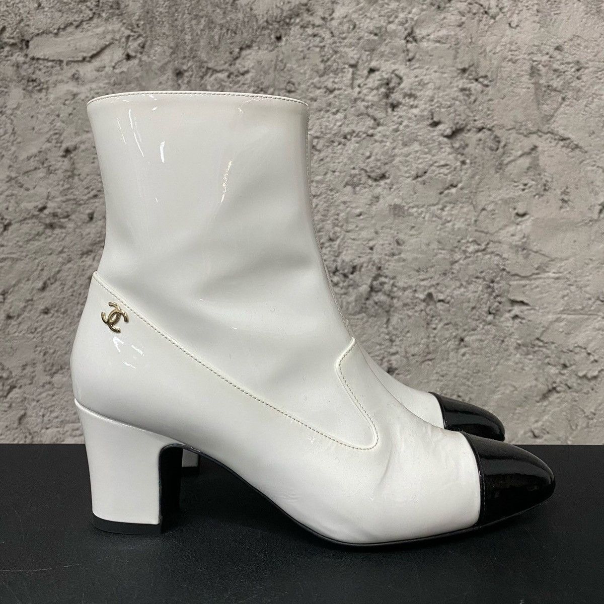 Chanel Chanel white and black patent leather boots Size US 6.5 / IT 36.5 - 2 Thumbnail