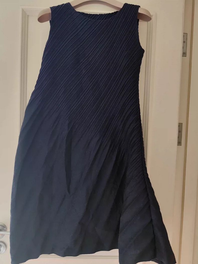 Issey Miyake size:2 Dark blue pleated dress