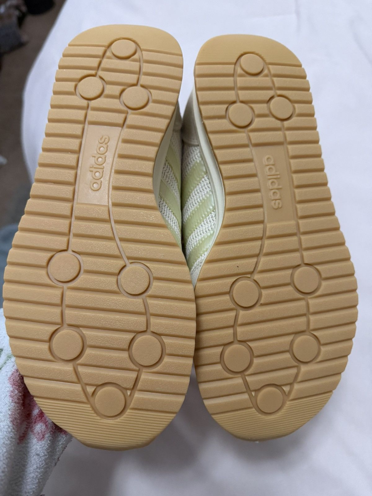Adidas Adidas Run70s 2.0 cream gold Size US 8 (No box) Size US 8 / IT 38 - 5 Thumbnail