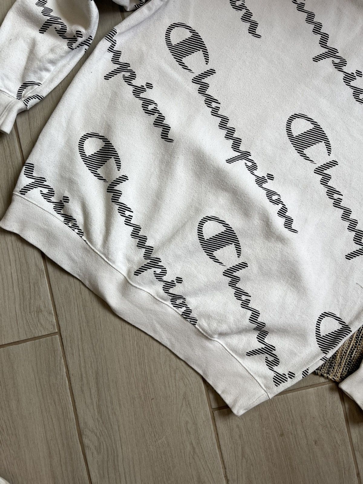 Champion × Vintage Vintage Champion sweatshirt logo monogram sportswear Size US L / EU 52-54 / 3 - 12 Thumbnail
