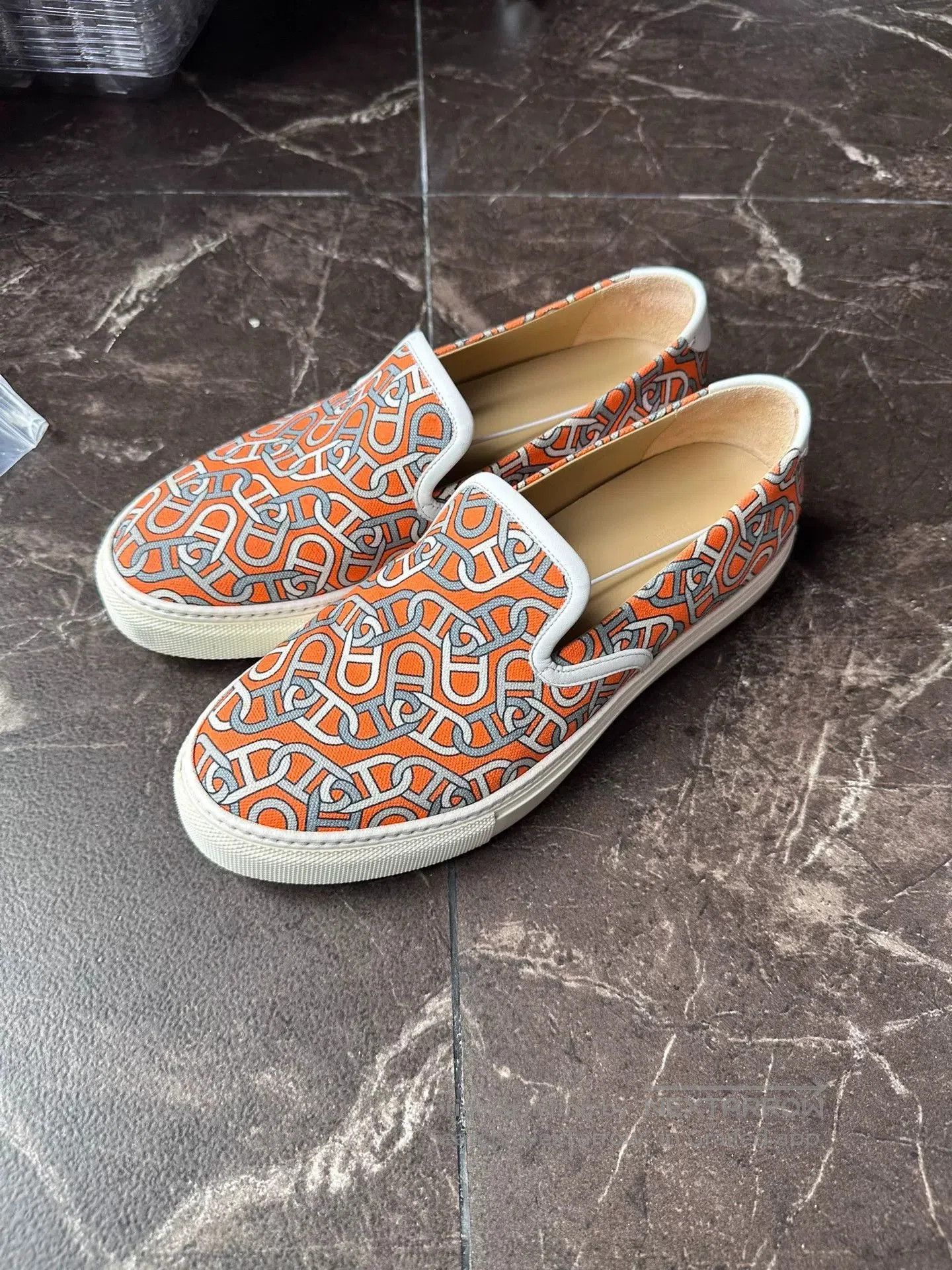Hermes Hermes Men's Orange Chain Print Slip. Size US 6.5 / EU 39-40 - 1 Thumbnail