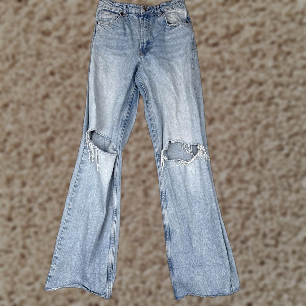 Zara Zara Jeans Women 6 Light Wash Distressed Ripped Knee High Rise Raw Hem Wide Leg Size 28" / US 6 / IT 42 - 1 Thumbnail