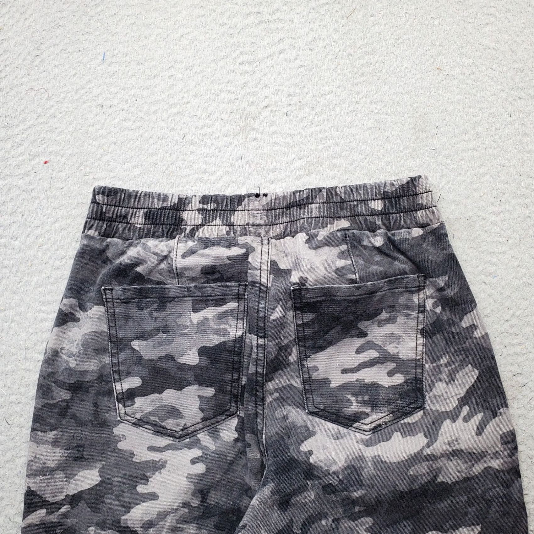 Spanx Spanx Jogger Pants Womens M Multicolor Camouflage Elastic Waist Inseam 26.25" Tapered Front Flat Pockets Casual Pants Mens? Womens Size 32" / US 10 / IT 46 - 8 Thumbnail