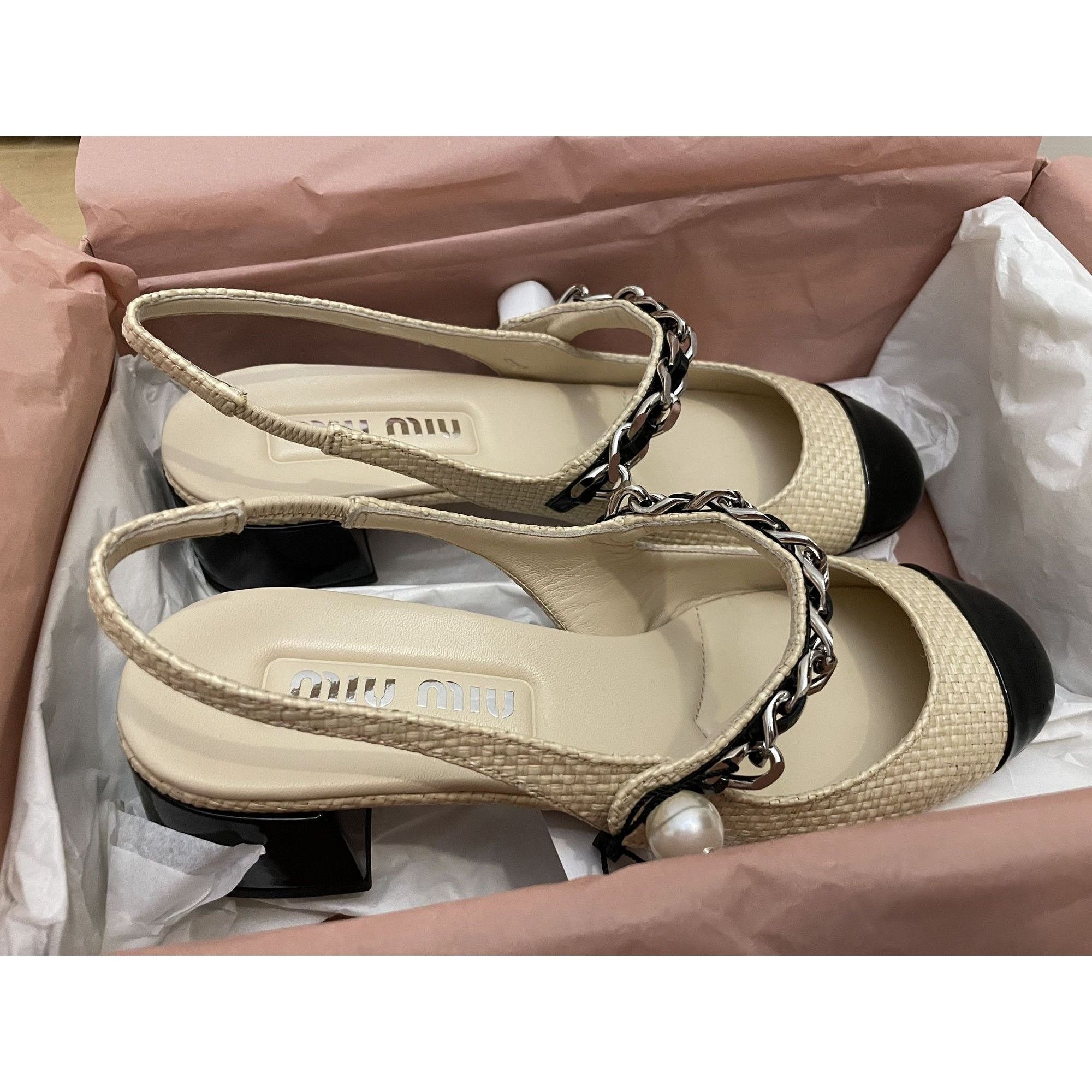 Miu Miu Miu Miu Tan/black Patent Leather And Raffia Slingback Pumps Size US 7 / IT 37 - 3 Thumbnail