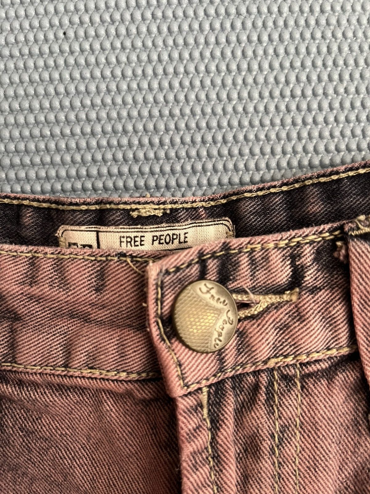 Free People Free People Women size 28 cutoff denim shorts Size 28" / US 6 / IT 42 - 4 Thumbnail