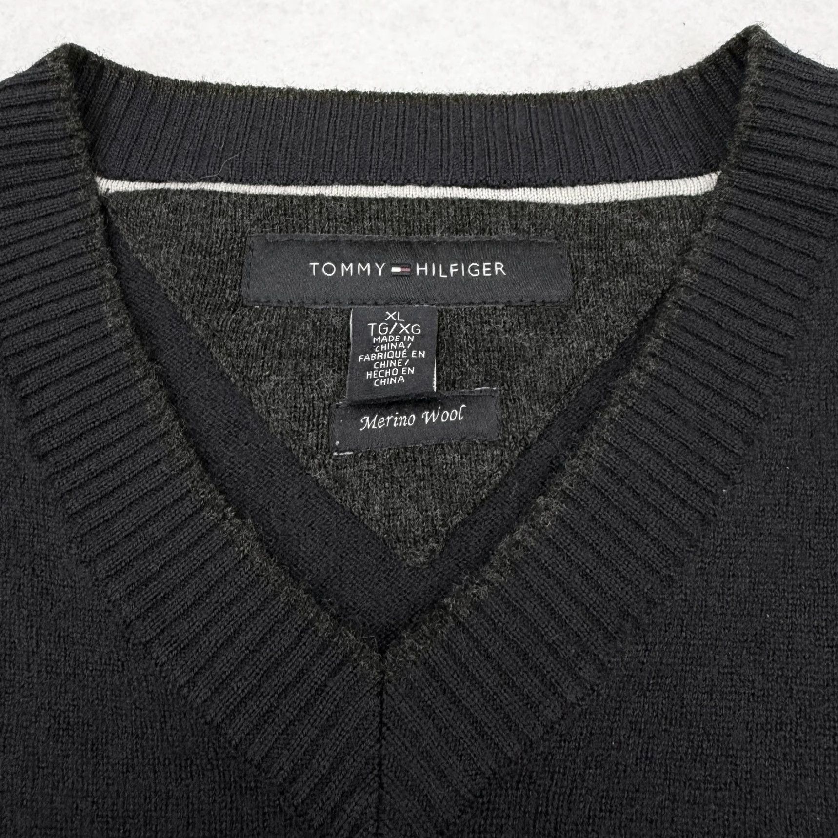 Tommy Hilfiger VINTAGE Tommy Hilfiger Sweater Mens XL Blue Merino Wool V Neck Logo Knit Pullover Size US XL / EU 56 / 4 - 7 Thumbnail
