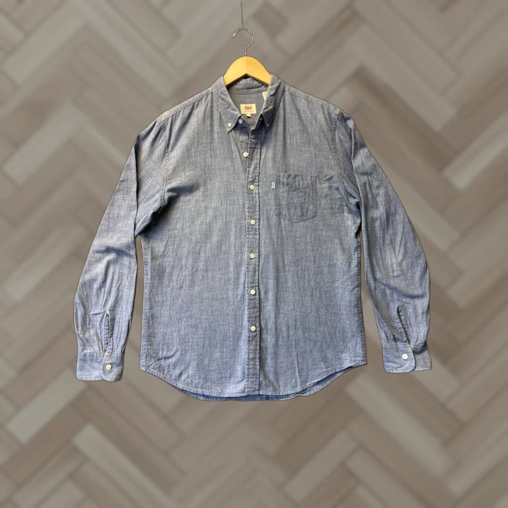 Levi's VINTAGE Levi's Chambray Button-Up Shirt Mens Long Sleeve Size L Blue Lightweight Casual Size US L / EU 52-54 / 3 - 1 Thumbnail