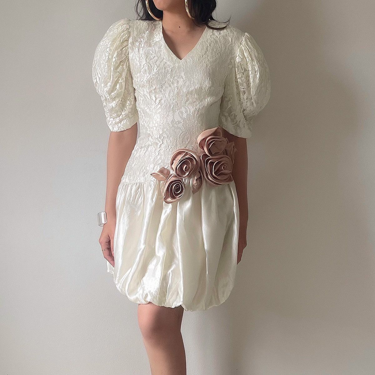 Vintage Vintage 1980s Ivory Satin & Lace Puff Sleeve Dress (XS-S) Size S / US 4 / IT 40 - 1 Thumbnail