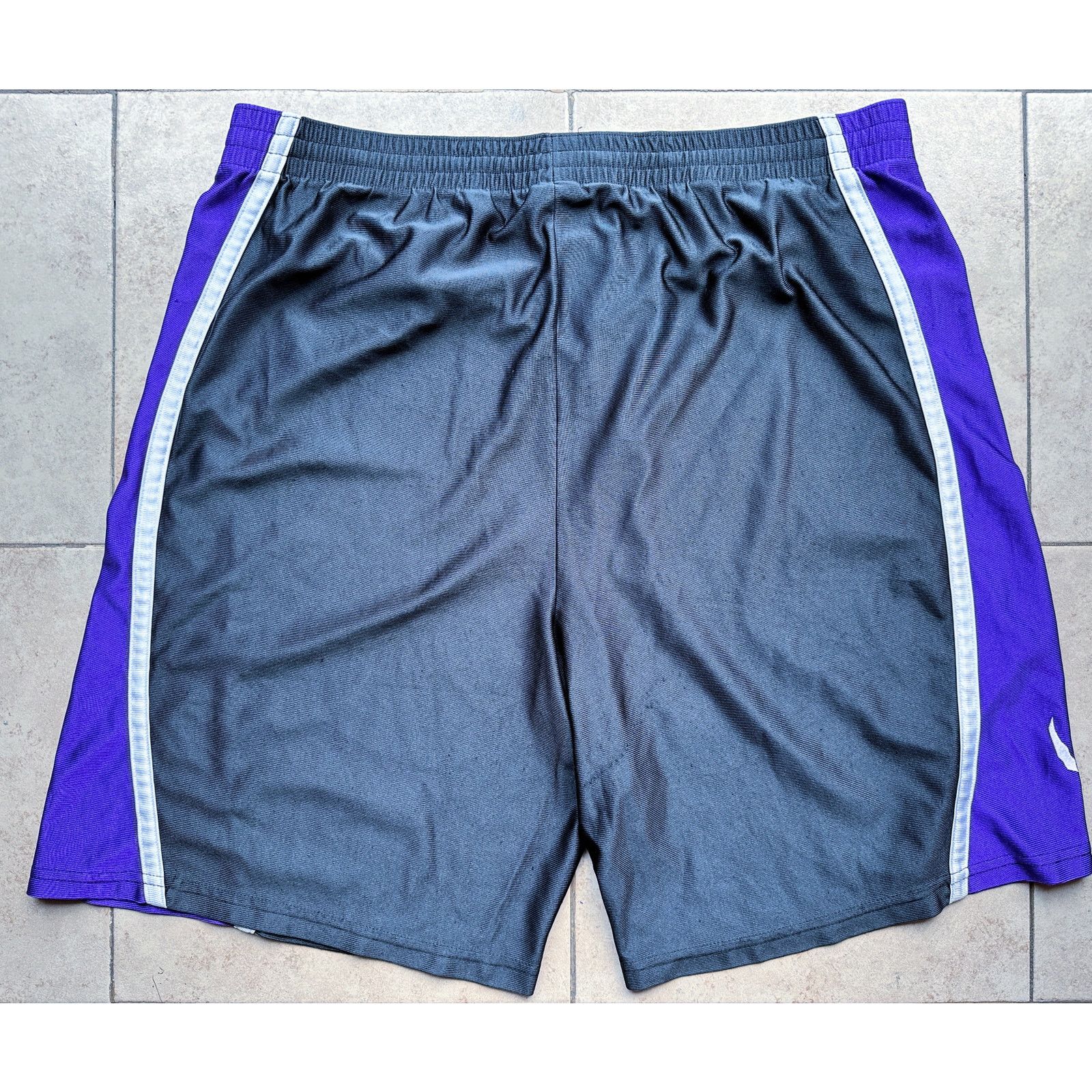 NBA × Nike Toronto Raptors 2000s NIKE shorts Swingman XL basketball vtg Size US 34 / EU 50 - 8 Thumbnail