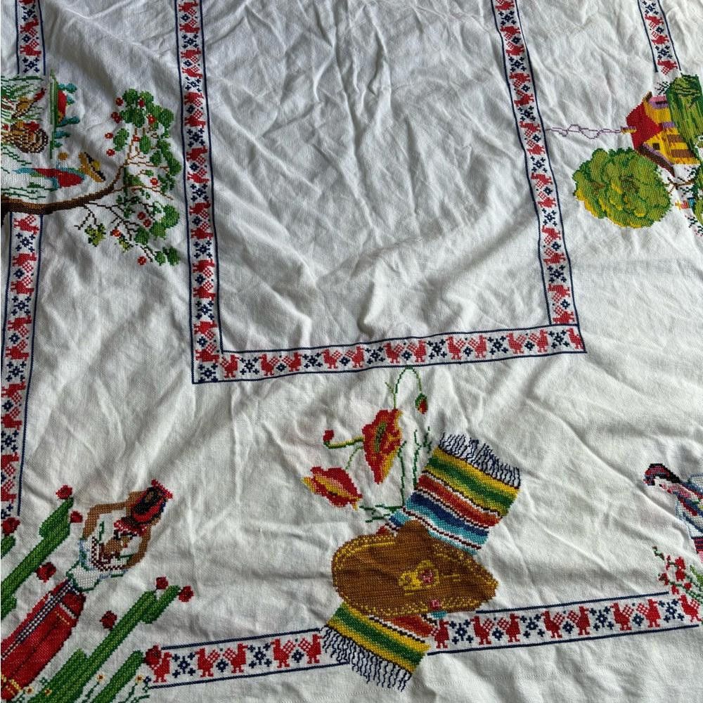 Designer Vintage Mexican Embroidered Tablecloth with 12 Napkins Size ONE SIZE - 1 Thumbnail