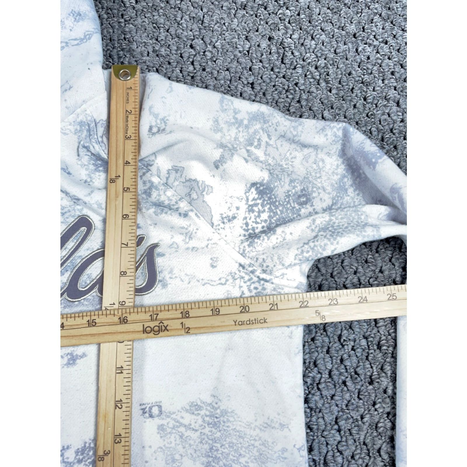 Vintage **Women's Cabela's Large White Gray Camo Embroidered Hoodie** User: **Cabela's Large White Gray Camo Embroidered Women's Hoodie** Size L / US 10 / IT 46 - 7 Thumbnail