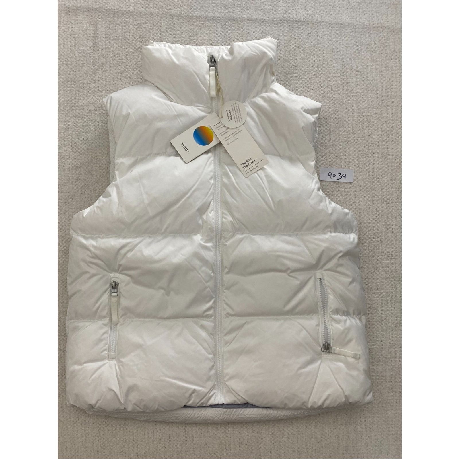 Vuori Vuori Hillside Down Vest Womens Medium White 650 Puffer NWT Size M / US 6-8 / IT 42-44 - 1 Thumbnail
