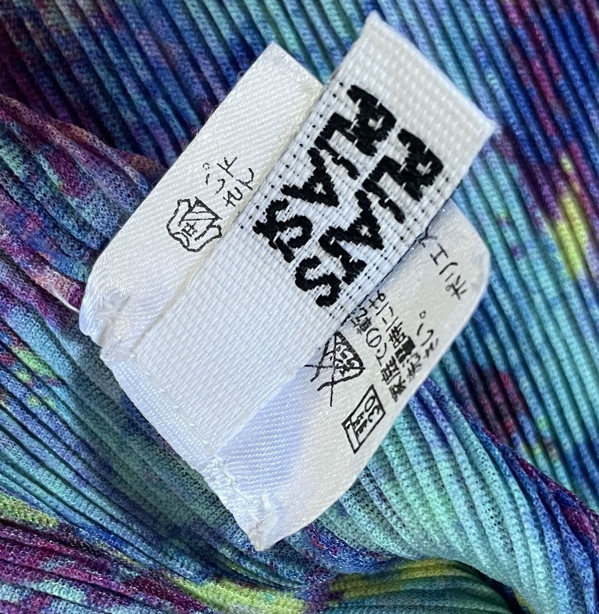 *FINAL DROP* Issey miyake pleats please psychedelic cardigan