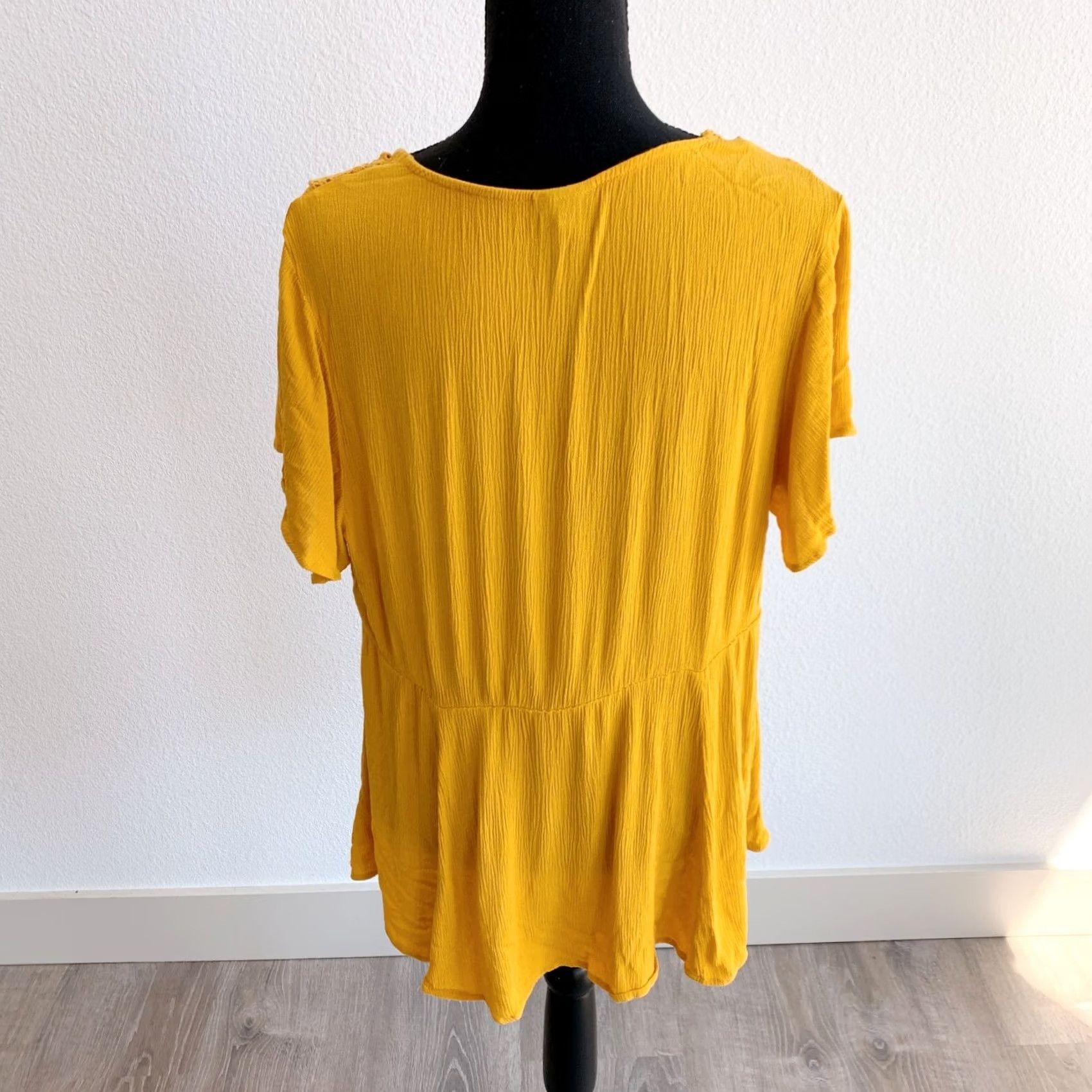 Torrid Torrid Boho V-Neck Mustard Yellow Gold Short Sleeve Blouse Size 1X Womens Shirt Blouse Knit Rayon 100% Buttonless Casual Sleeve Size XL / US 12-14 / IT 48-50 - 4 Thumbnail