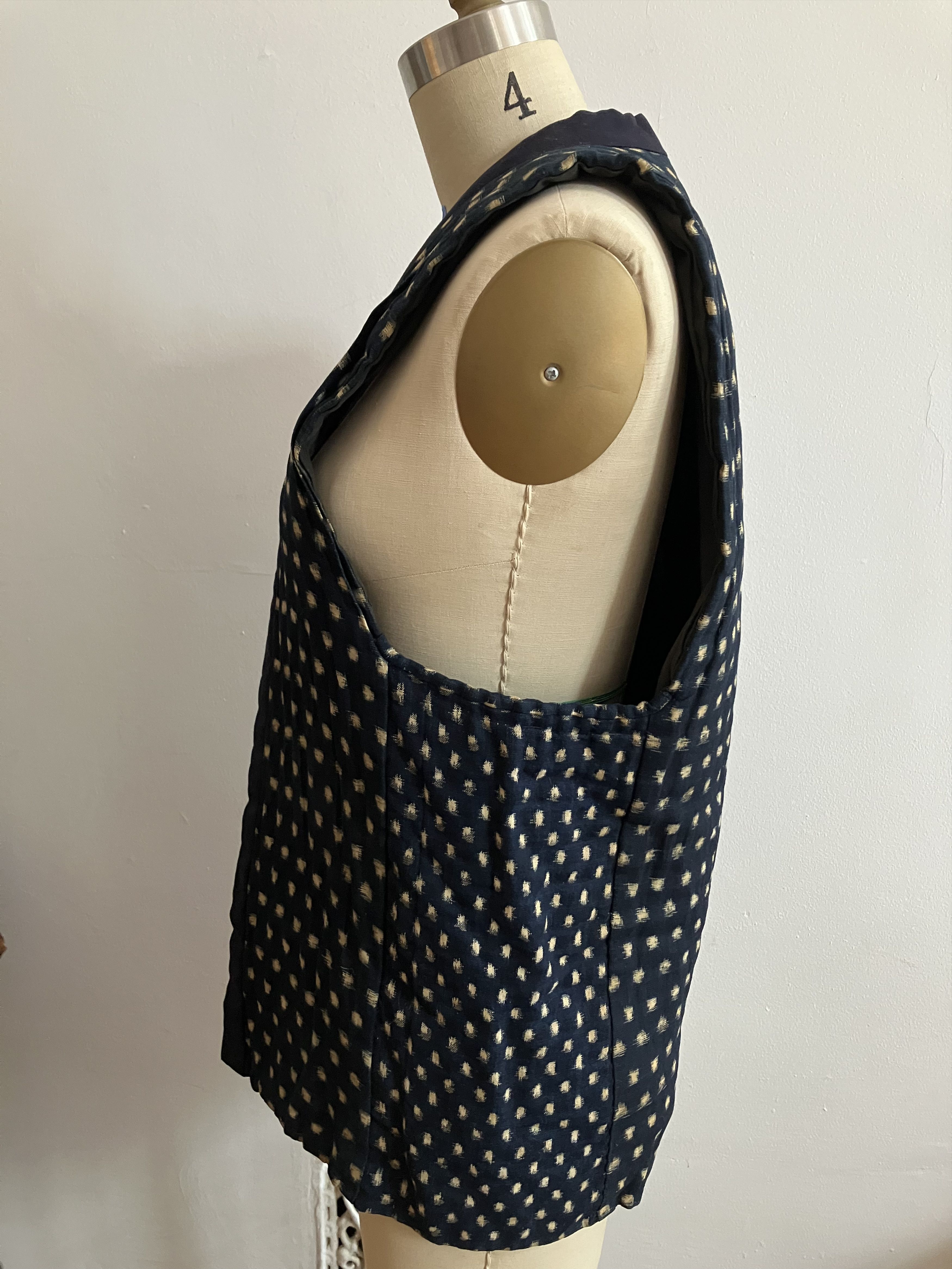 Vintage Vintage Japanese Workwear Vest - Ikat Indigo Size US M / EU 48-50 / 2 - 4 Thumbnail