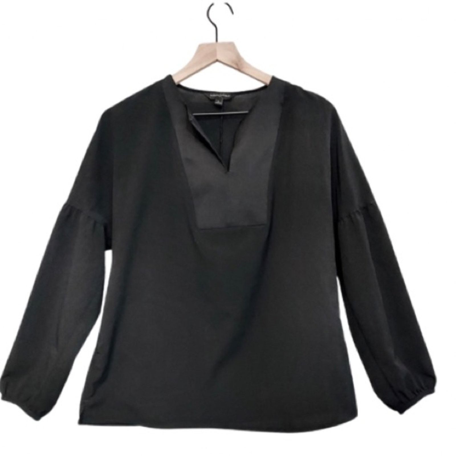Banana Republic Banana Republic Black Lightweight V-Neck Shirt Blouse Top Size S / US 4 / IT 40 - 1 Thumbnail