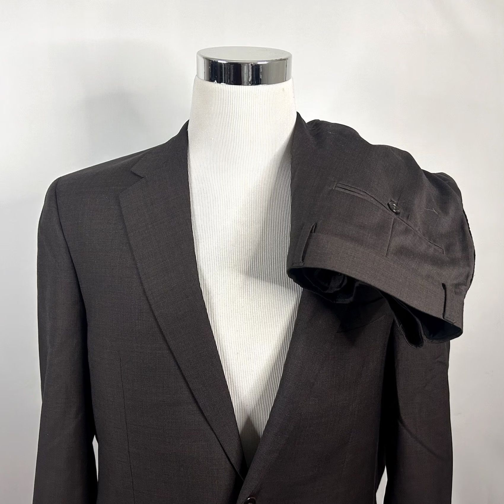 Jos. A. Bank Jos A Bank 44L Suit 34x30 Pleated 100% Wool Brown Two Button Lined Vented Mens Suit Size 34R - 2 Thumbnail