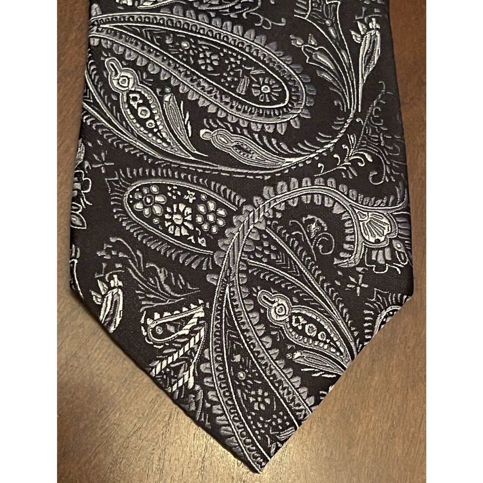Croft & Barrow Croft & Barrow Black Gray Hand Made 100% Silk Made In China Size ONE SIZE - 1 Thumbnail