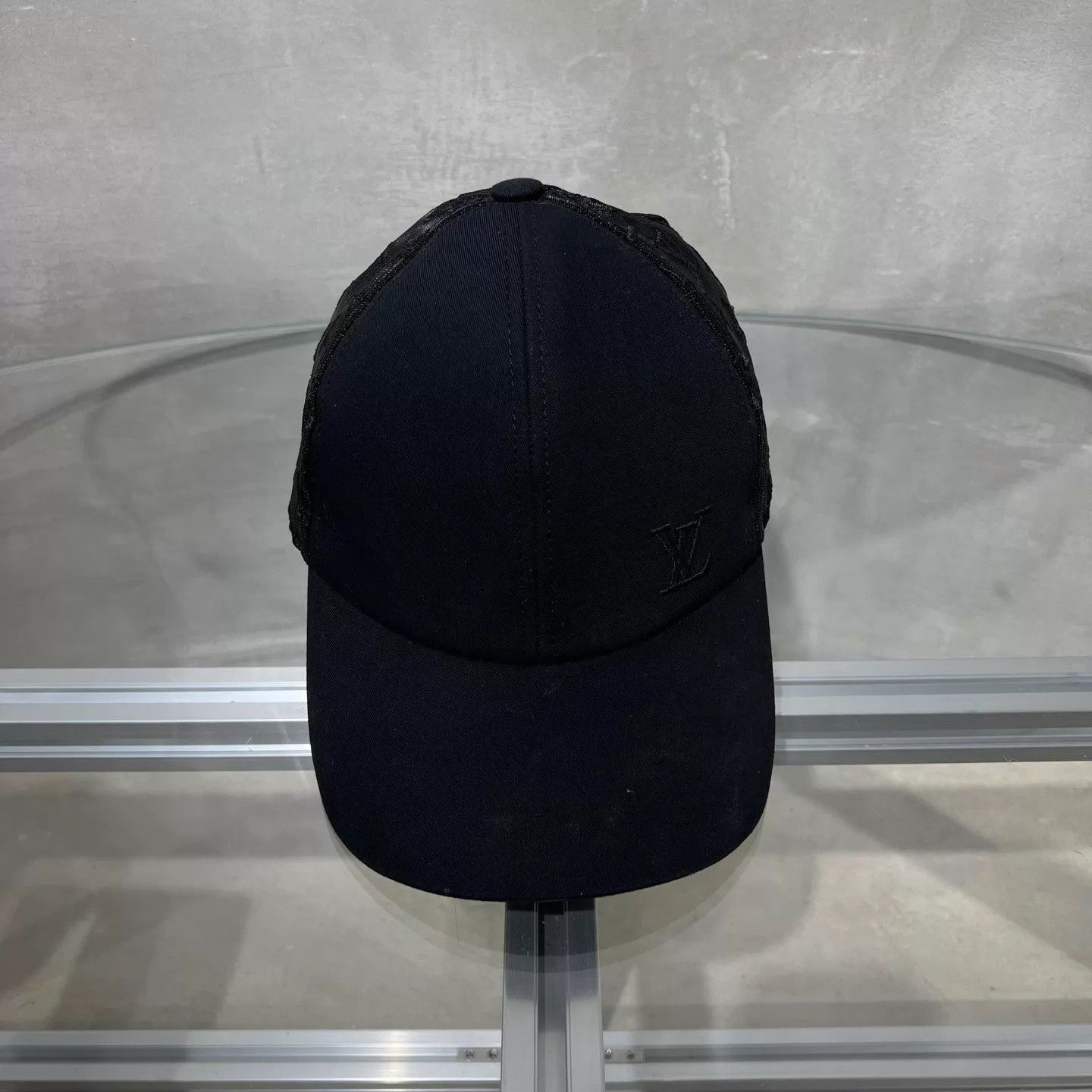 Louis Vuitton LV cutout all over print hat Size ONE SIZE - 1 Thumbnail
