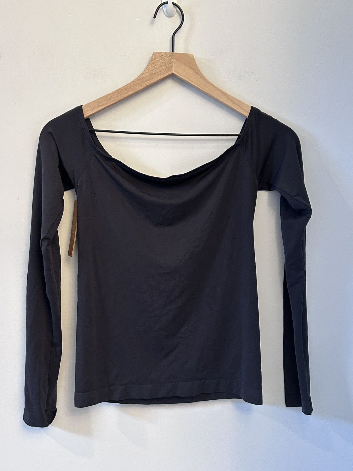 SKIMS Skims Soft Smoothing Seamless off the shoulder top L NWT Size L / US 10 / IT 46 - 7 Thumbnail