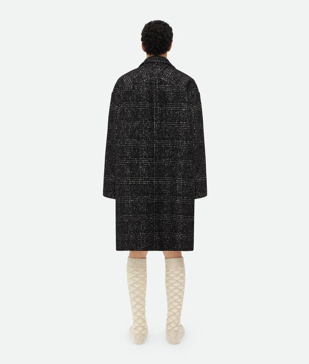 Bottega Veneta o1lf3ng11025 Wool Checked Alpaca Kimono Coat in Black/White Size US M / EU 48-50 / 2 - 3 Thumbnail