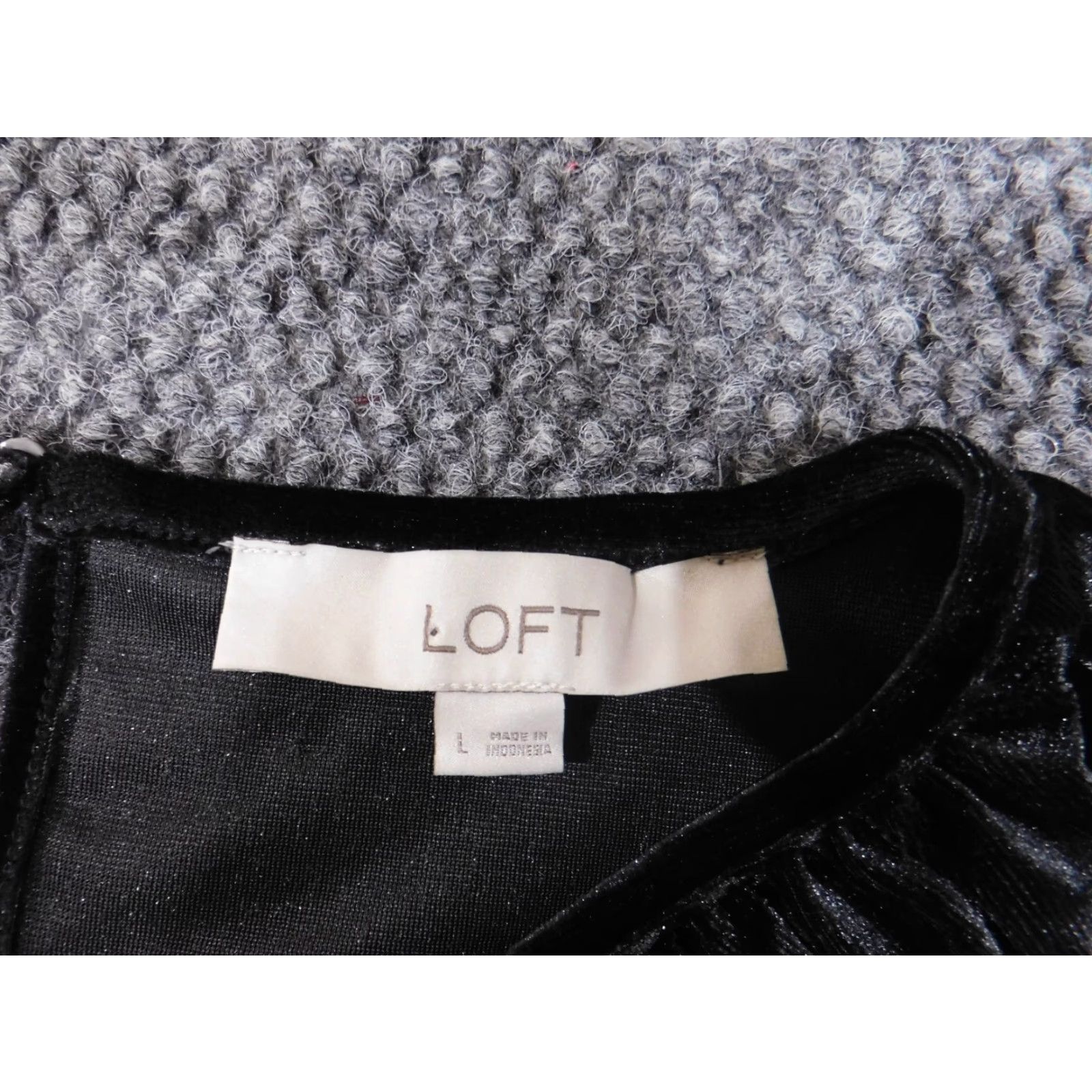 Ann Taylor Ann Taylor Loft Shirt Womens Large Black Velvet Pullover Round Neck Long Sleeve Button Stretch Casual Blouse Basic Regular Size L / US 10 / IT 46 - 4 Thumbnail