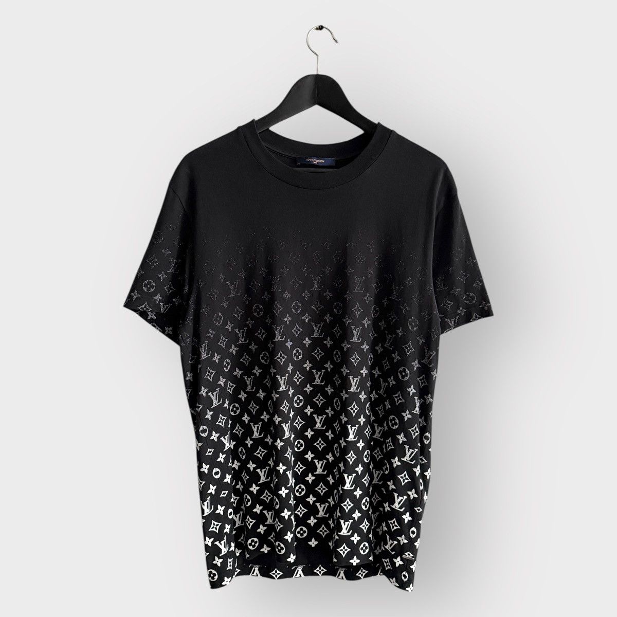 Louis Vuitton STEAL! Louis Vuitton Gradient Monogram Tee (L) Size US L / EU 52-54 / 3 - 1 Thumbnail