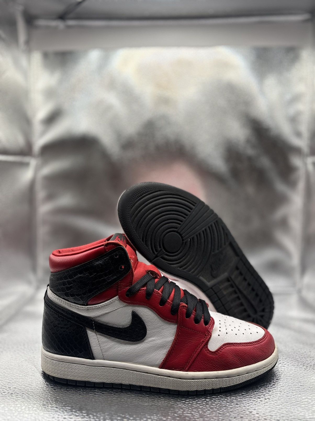 Jordan Brand Air Jordan 1 high satin snake Chicago Size US 7 / IT 37 - 1 Thumbnail