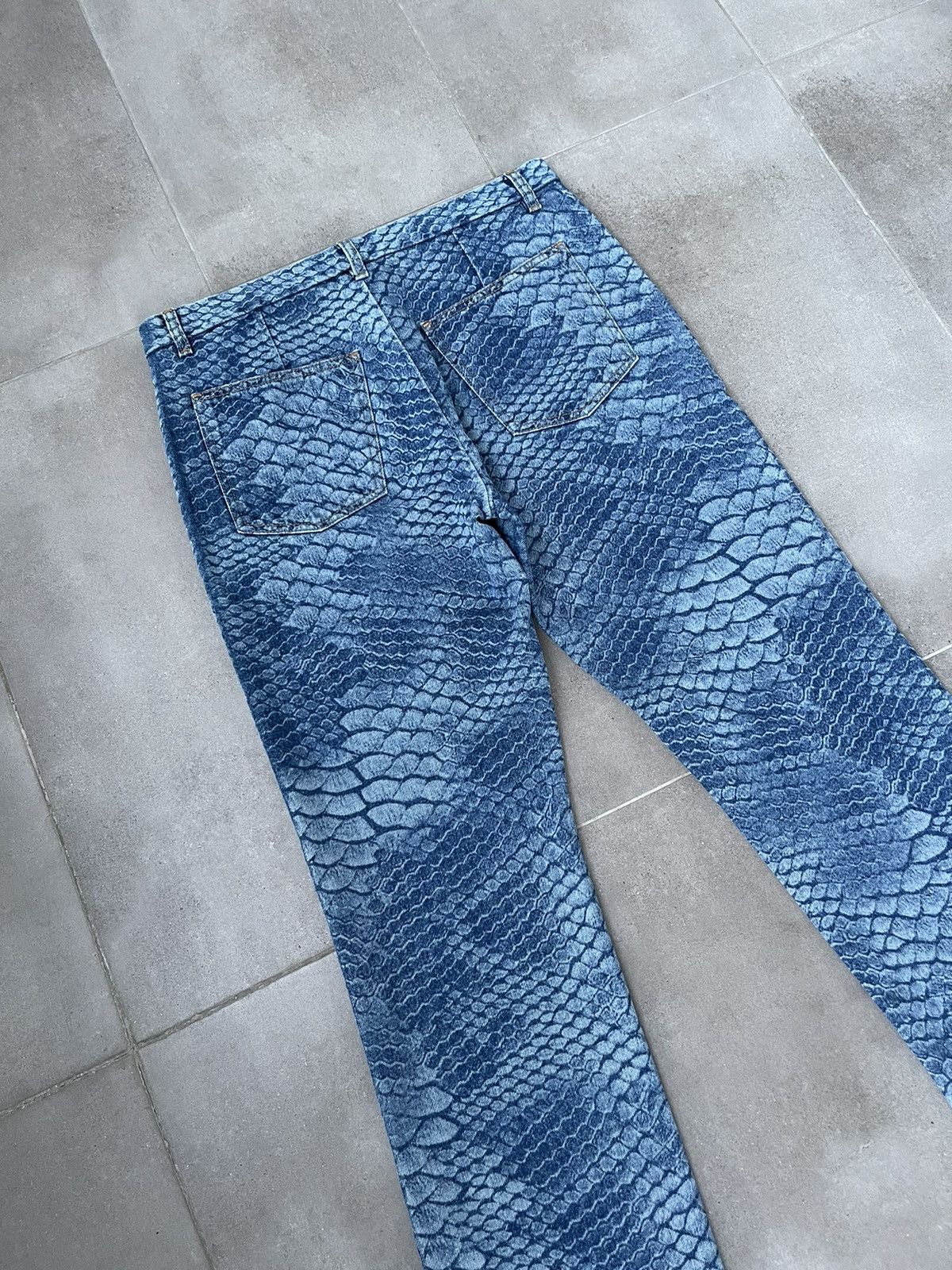 Maison Margiela !DS! SS22 Maison Margiela SnakeSkin Blue Pattern Denim Pants Size US 34 / EU 50 - 15 Thumbnail