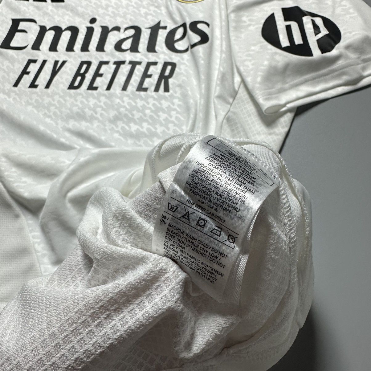 Adidas REAL MADRID ADIDAS 2024/2025 FOOTBALL HOME JERSEY #10 MODRIC Size US M / EU 48-50 / 2 - 10 Thumbnail