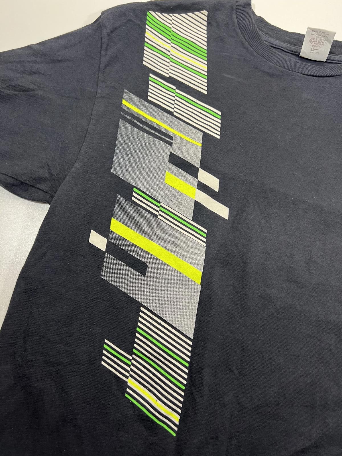 Nike Vintage Nike grey tag Men's XL Graphic T-Shirt Black Size US XL / EU 56 / 4 - 2 Thumbnail