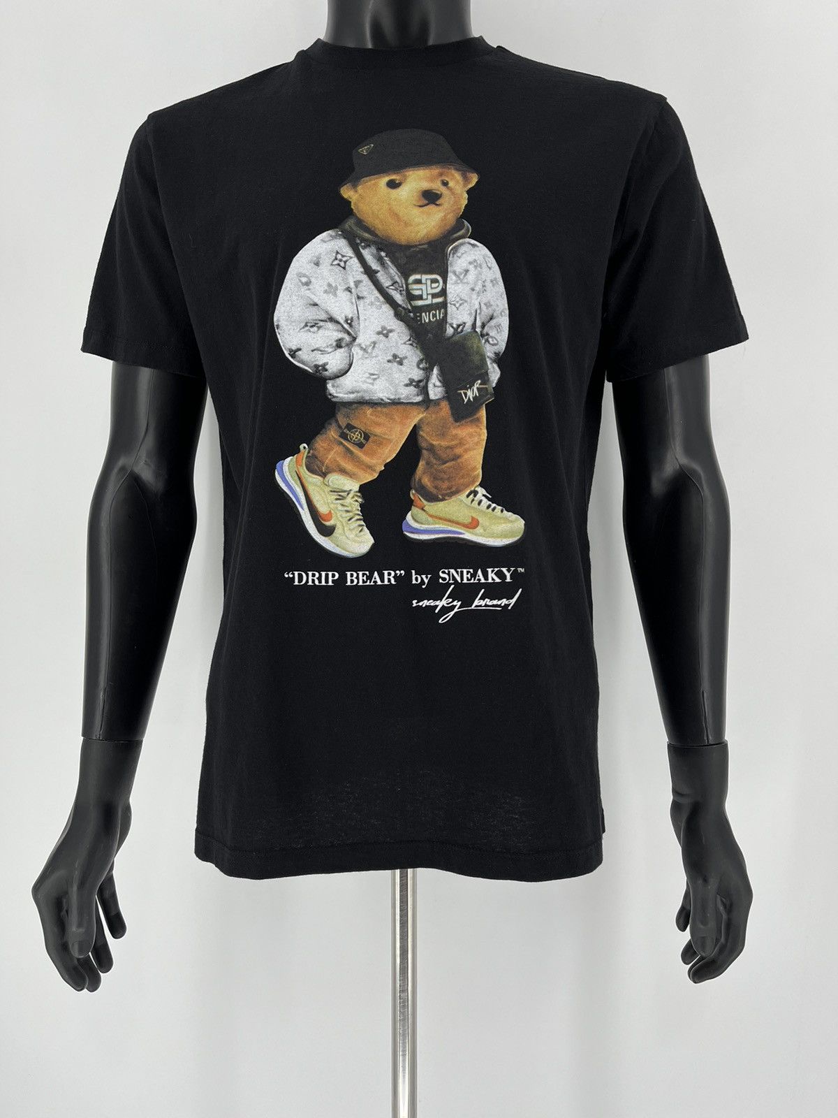 Japanese Brand T-shirt stylish bear, chic print, rare find Size US L / EU 52-54 / 3 - 7 Thumbnail