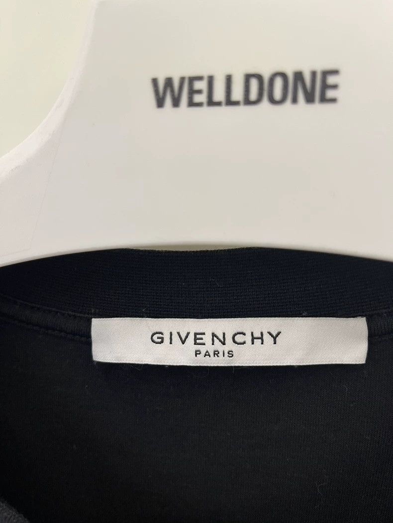 Givenchy Givenchy Shark T, loose fit S size, chest 58, length 77 Size US S / EU 44-46 / 1 - 4 Thumbnail