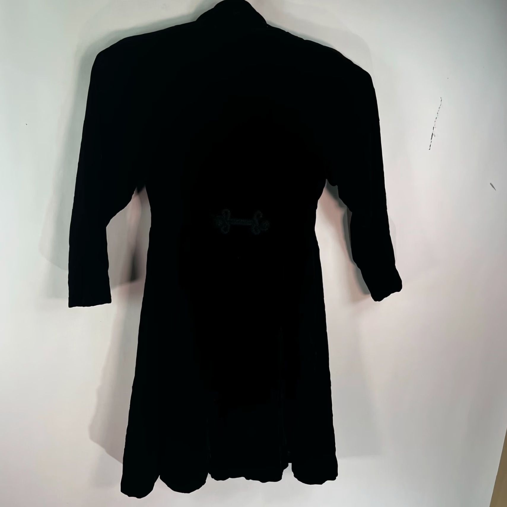 Vintage Vintage 1950s Black Faux Fur Midi Coat Women’s Medium Eveningwear Vegan Friendly Faux Fur Braided Frog Closures Slip-on Style Size M / US 6-8 / IT 42-44 - 5 Thumbnail