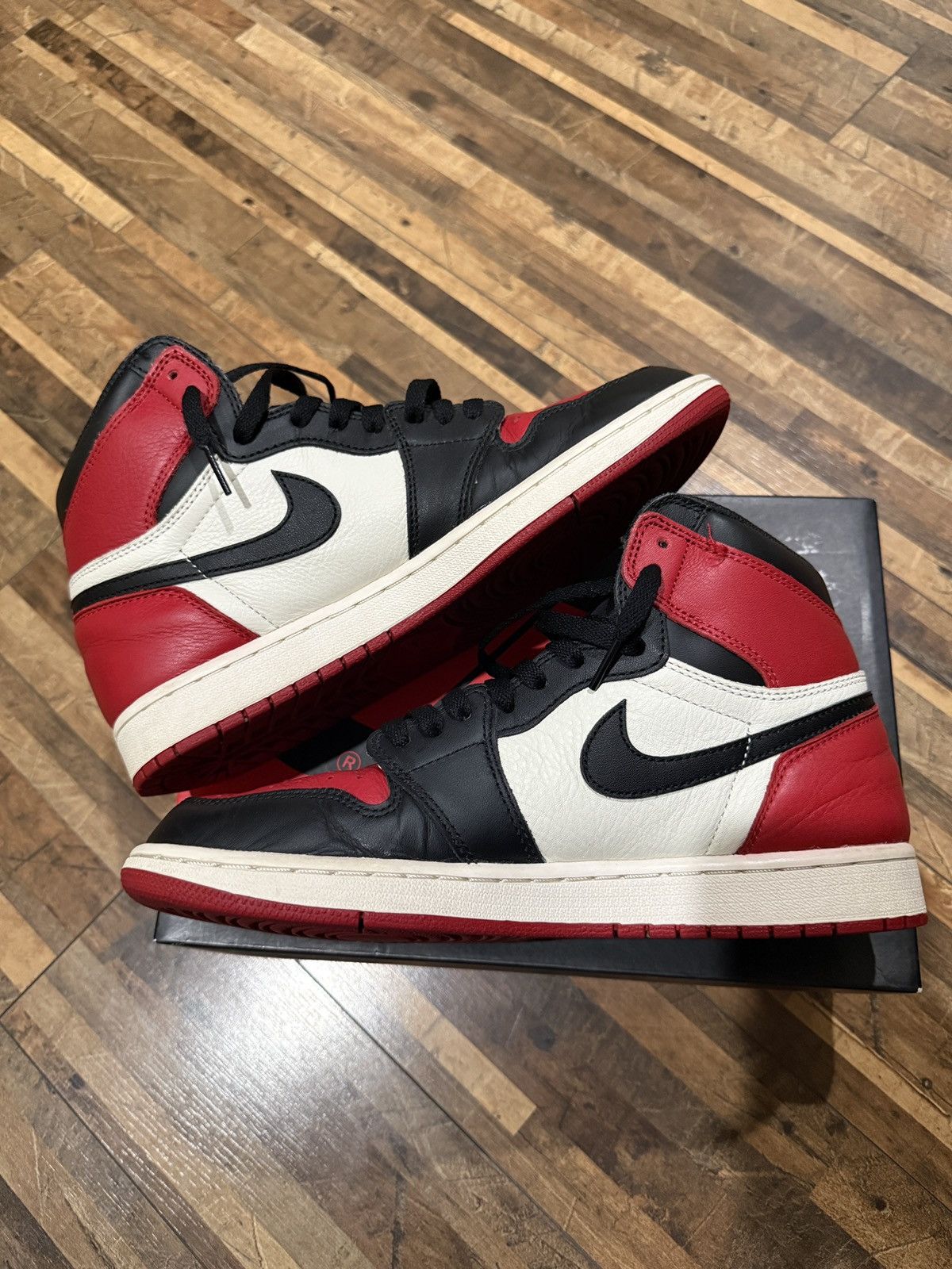 Jordan Brand Nike Air Jordan Retro 1 High Bred Toe Size US 9.5 / EU 42-43 - 3 Thumbnail