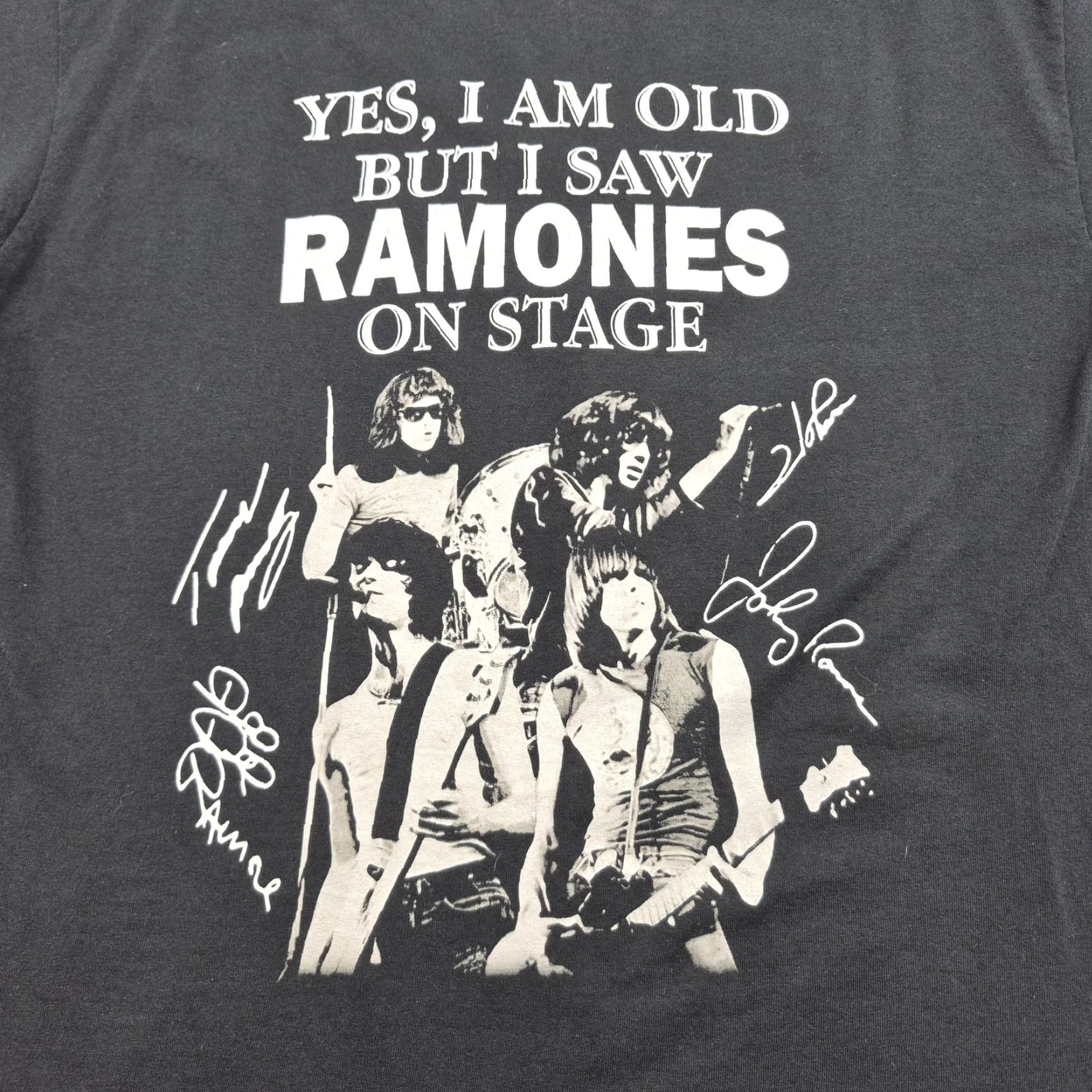 Gildan VINTAGE Ramones Yes I Am Old Shirt Mens Large Black Gildan Rock Band Graphic Tee Size US L / EU 52-54 / 3 - 4 Thumbnail