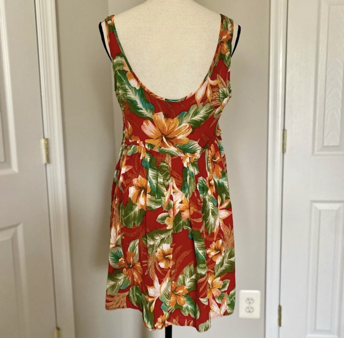 Forever 21 FOREVER 21 SLEEVELESS FLORAL TROPICAL SCOOP BACK MINI DRESS Size M / US 6-8 / IT 42-44 - 3 Thumbnail