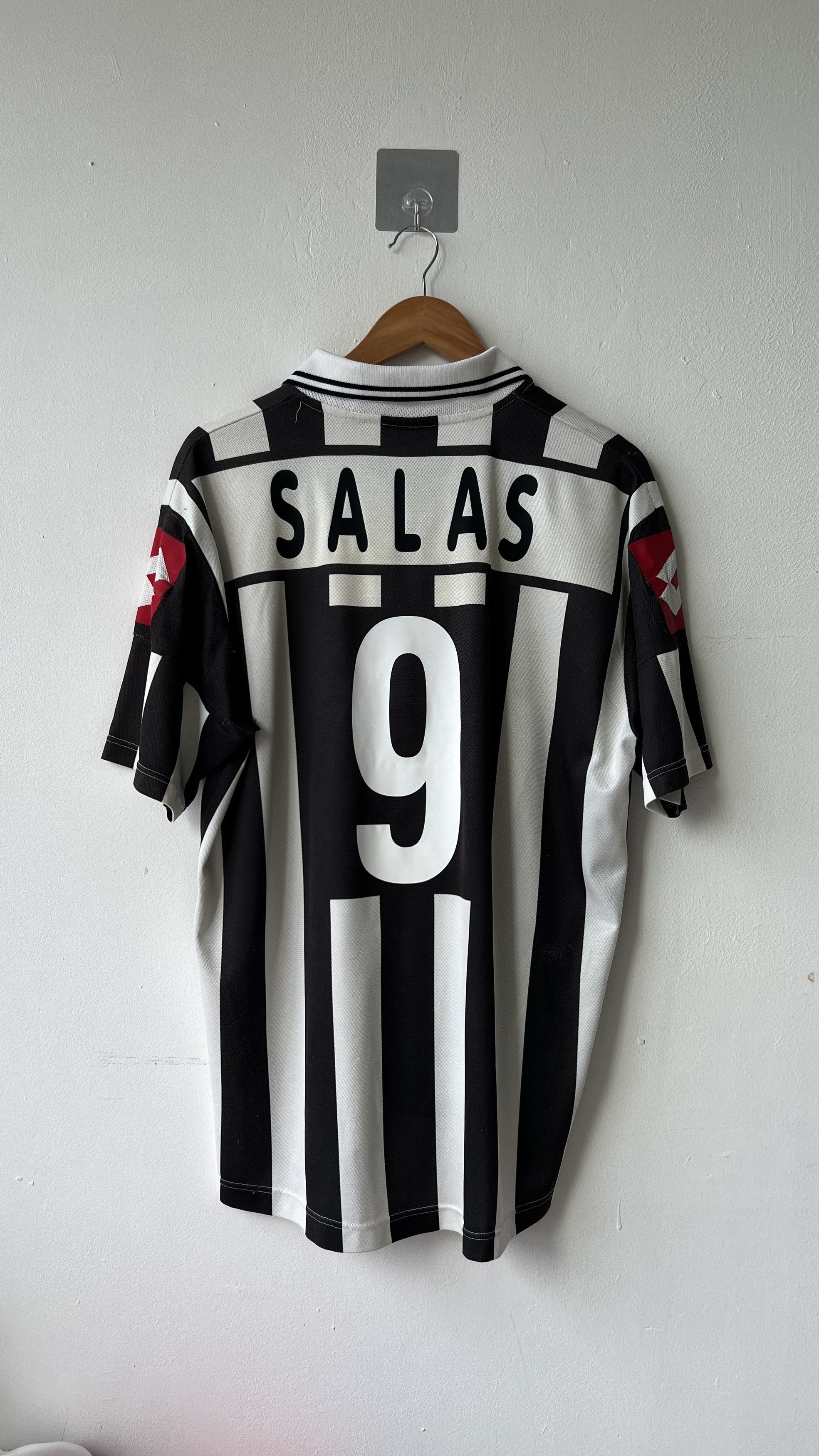 Lotto Sport (L) Juventus 2001-02 Home Shirt Salas #9 Kit Size US L / EU 52-54 / 3 - 1 Thumbnail