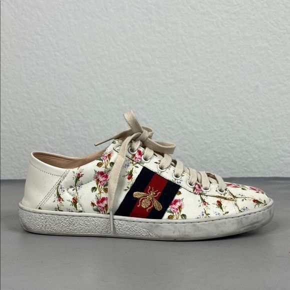 Gucci Gucci Low Cut Ace Floral 2017 Bumble Bee Embroidered Leather Size US 7 / IT 37 - 1 Thumbnail