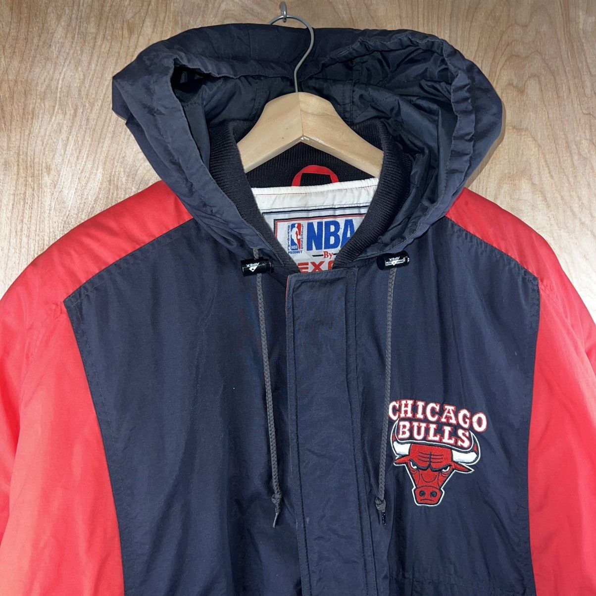 Apex One VINTAGE 90s APEX ONE NBA CHICAGO BULLS LOGO PUFFER JACKET Size US L / EU 52-54 / 3 - 2 Thumbnail