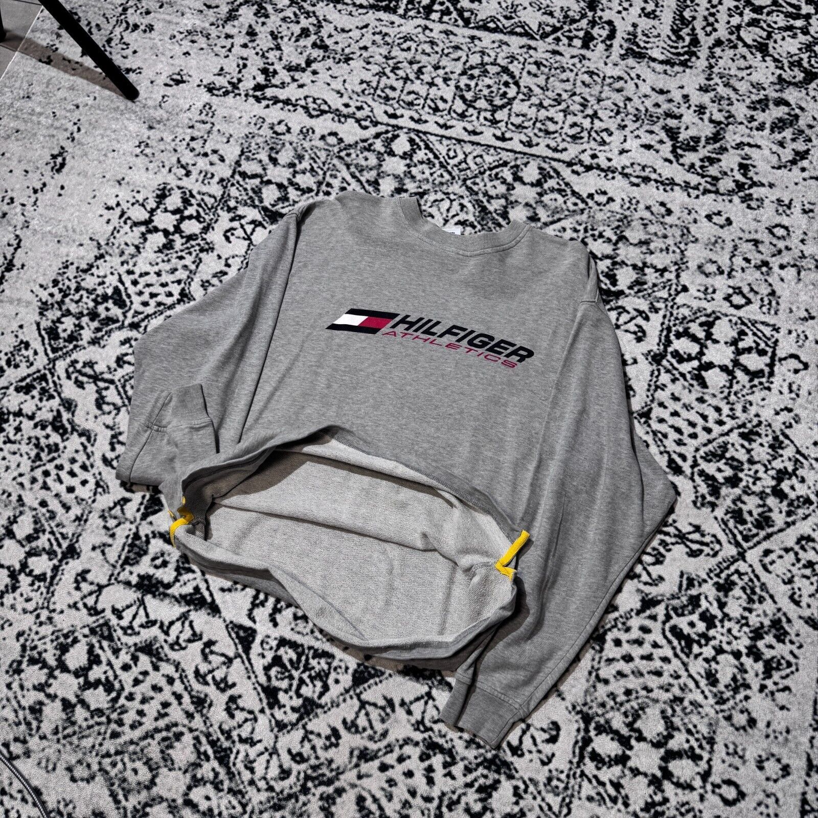 Tommy Hilfiger × Vintage Vintage Tommy Hilfiger Gray Cotton Crewneck Size S Logo Y2K Size US S / EU 44-46 / 1 - 10 Thumbnail