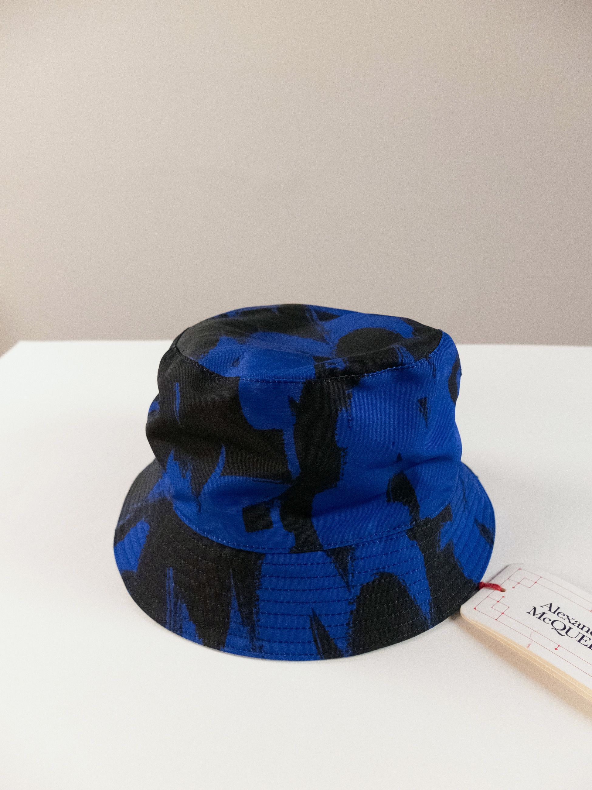Alexander McQueen ALEXANDER MCQUEEN blue black graffiti print bucket hat M q Size ONE SIZE - 3 Thumbnail