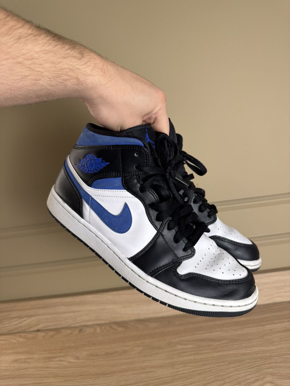Jordan Brand Nike Air Jordan 1 Mid Chicago Toe Size 10.5 Used No Box Size US 10.5 / EU 43-44 - 1 Thumbnail